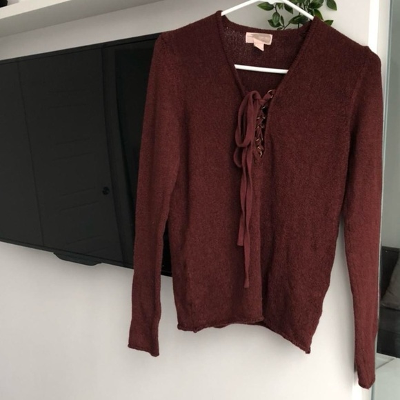 3/22 🧡 Burgundy knit tie half front sweater - Picture 1 of 3
